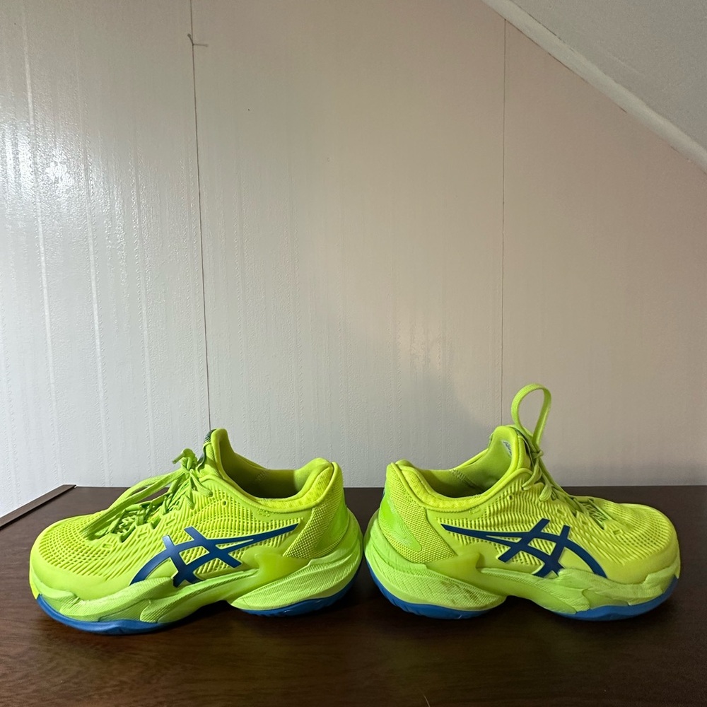 Asics tenniss court shoes